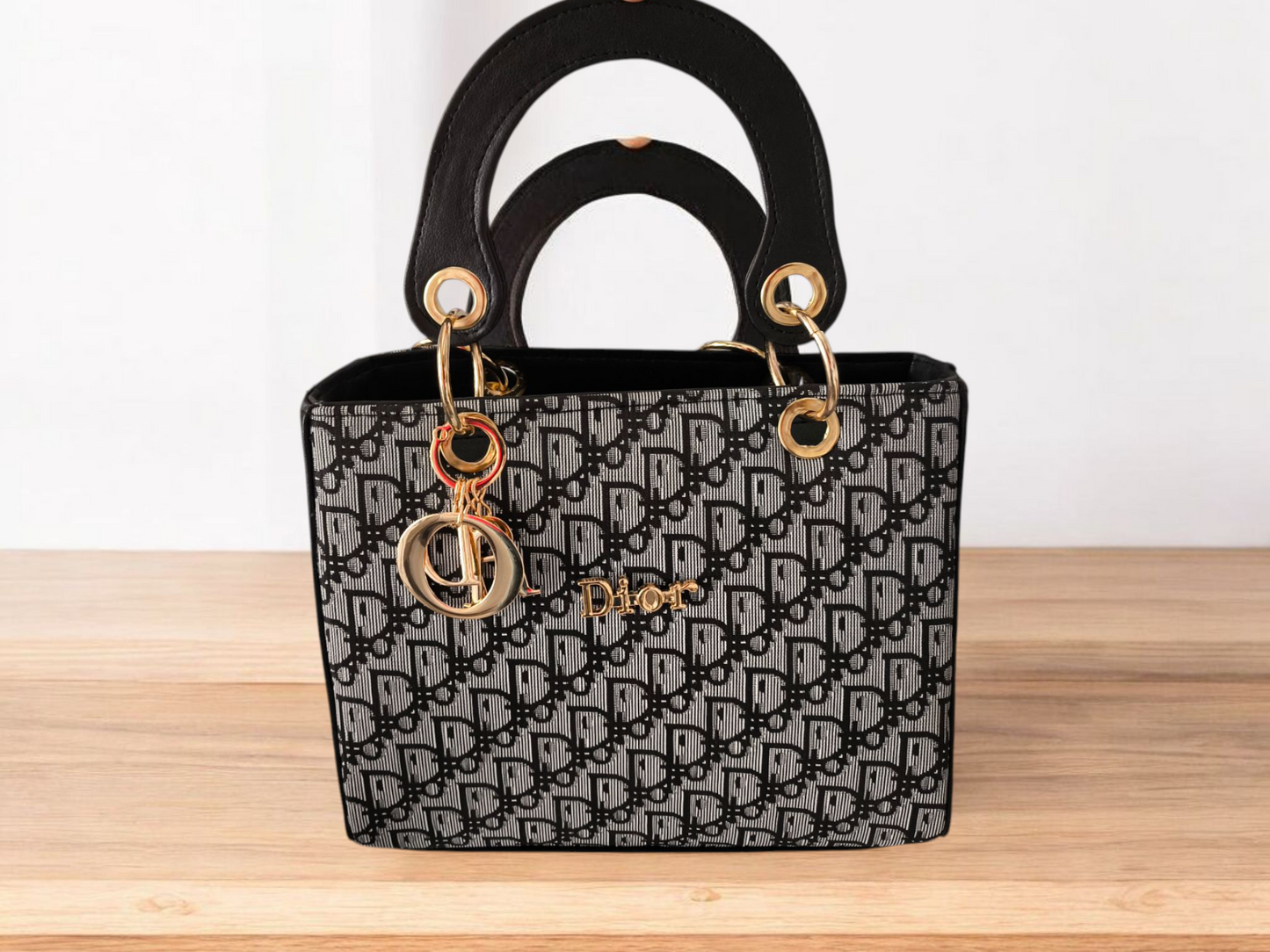 حقيبة Dior